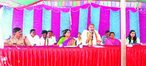 భక్తులకు అన్ని వసతులు కల్పించాలి