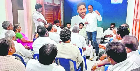 గ్రామ కమిటీల్లో వేమూరు ఆదర్శం 