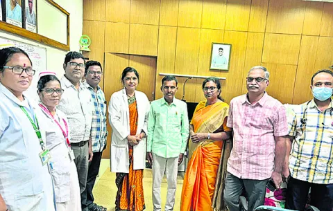 సర్వజన ఆస్పత్రిలో అరుదైన శస్త్రచికిత్స 