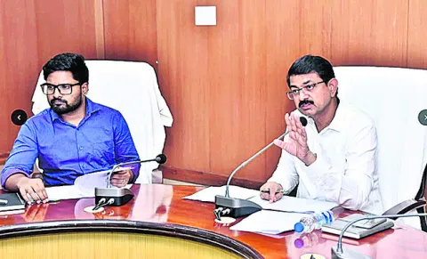 భూసేకరణకు తొలి ప్రాధాన్యం 