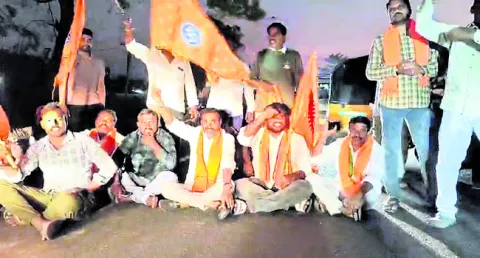 మైసమ్మ ఆలయం కూల్చివేత.. నిరసనలు 