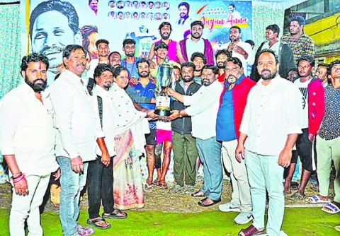 వైఎస్‌ జగన్‌ వాలీబాల్‌ టోర్నీ విజేతగా వైజాగ్‌ 