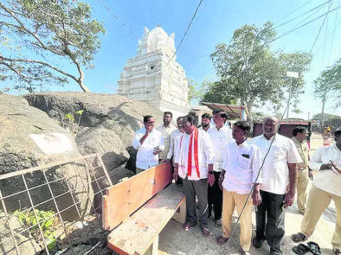 కొండగట్టు ఆలయ భూములు రక్షించండి