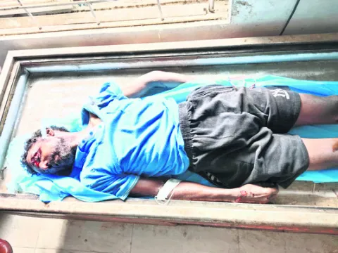 కుక్కను తప్పించబోయి వ్యక్తి దుర్మరణం 