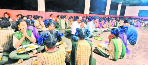 డైట్‌ బిల్లుల కోసం ఎదురుచూపులు 