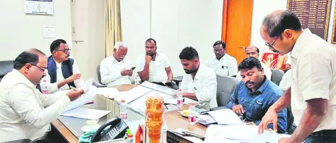 ఎకరాకు రూ.కోటి ఇవ్వండి 