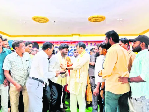 పంచాయతీలను ఆదర్శంగా తీర్చిదిద్దాలి