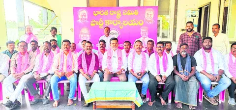 మంత్రి మాటలు హాస్యాస్పదం