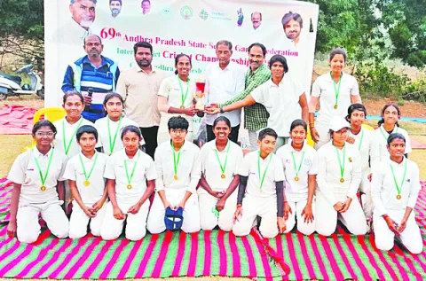 అంతర్‌ జిల్లాల క్రికెట్‌ చాంపియన్‌ గుంటూరు 