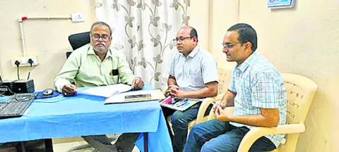 ఆస్పత్రి సిబ్బంది అవినీతి సదరంగం 