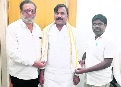 ఏఎంసీ వైస్‌చైర్మన్‌ రాజీనామా
