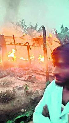 తాటాకిల్లు దగ్ధం