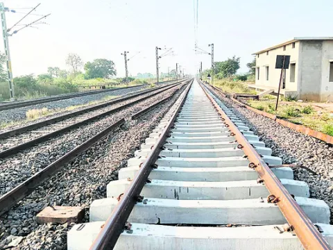 రైళ్ల వేగం మరింత పెంపు 