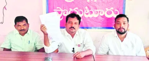 రిటైర్డు ఈఓపై చర్యలు తీసుకోవాలి