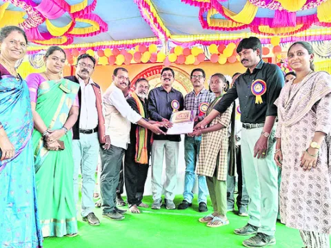 శాస్త్ర, సాంకేతిక విజ్ఞానాన్ని  అందిపుచ్చుకోవాలి 