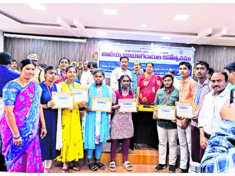 వినియోగదారులు చైతన్యం కలిగి ఉండాలి