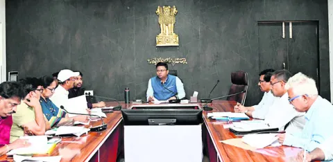 రహదారుల పనులను వేగవంతం చేయాలి