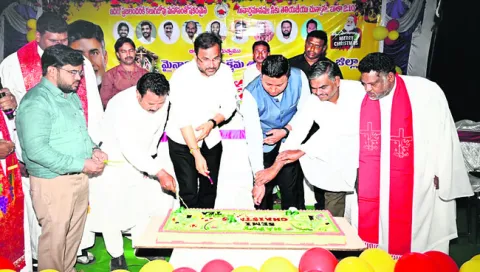 కలెక్టరేట్‌లో ఘనంగా క్రిస్మస్‌ హైటీ కార్యక్రమం