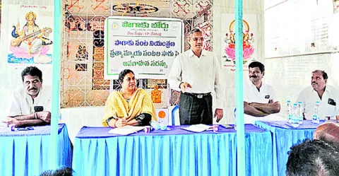 ప్రత్యామ్నాయ పంటలు వేయాలి 