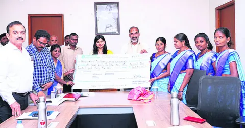 ధాన్యం కమీషన్‌ రూ.9.77కోట్లు