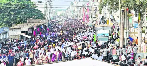 ● డ్రగ్స్‌ వద్దంటూ.. 