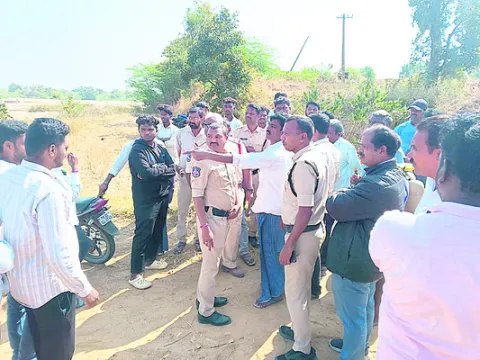 ఇసుక రవాణా అడ్డగింత