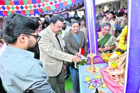 వినియోగదారులకు చేరువగా కన్జ్యూమర్‌ కమిషన్‌