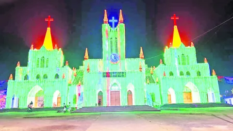 విద్యుత్‌ వెలుగుల్లో ‘సీబీసీ’ జిగేల్‌ .. 
