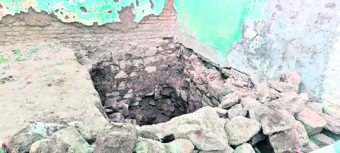 కావేరమ్మపేటలో గుప్తనిధుల  కోసం తవ్వకాలు 