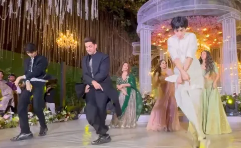 Hrithik Roshan Dance With His Son's Cousin Wedding
