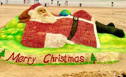 Sudarshan Patnaik Creates World Record With Apple-Sand Santa Claus 