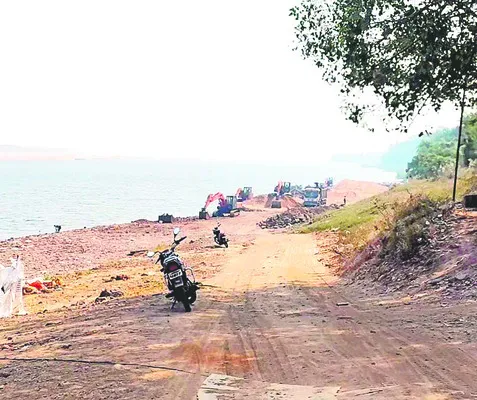 పైసలిస్తే పర్మిషన్‌!