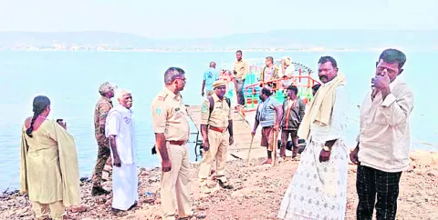 అడవిలోకి వెళ్లని పులి