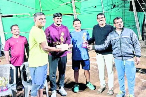 స్నేహభావంతో మెలగాలి