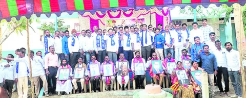 మాలలు ప్రాతినిధ్యం వహించాలి