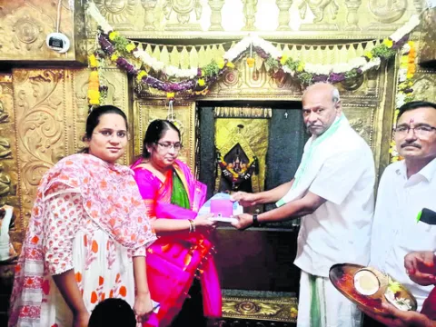 ఆదిశిలా క్షేత్రంలో  జడ్జీల ప్రత్యేక పూజలు 
