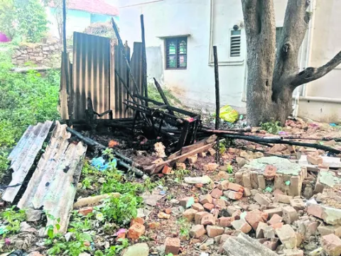 ఇంటికి నిప్పంటుకొని ఒకరు మృతి 