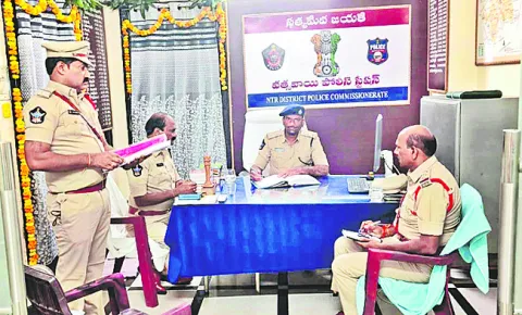వత్సవాయి పోలీస్‌స్టేషన్‌ తనిఖీ 
