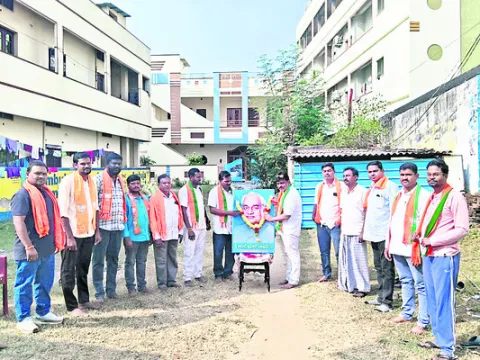 వాజ్‌పేయ్‌కి ఘన నివాళి