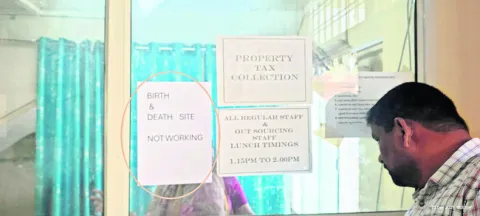 పనిచేయని సర్వర్‌.. జారీ కాని సర్టిఫికెట్లు