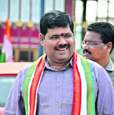 రోడ్డు ప్రమాదంలో ఆటో డ్రైవర్‌ మృతి