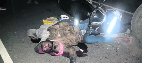 ట్రాక్టర్‌ ట్రాలీని ఢీకొని ఇద్దరు మృతి
