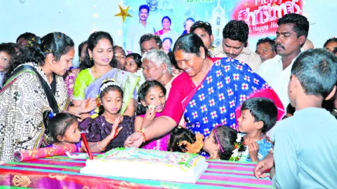 క్రీస్తు బోధనలు అనుసరణీయం: సీతక్క