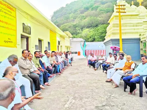 శోభనాచలుని సొమ్ము అప్పగించాల్సిందే 