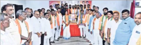 యువత వాజ్‌పేయిని ఆదర్శంగా తీసుకోవాలి 