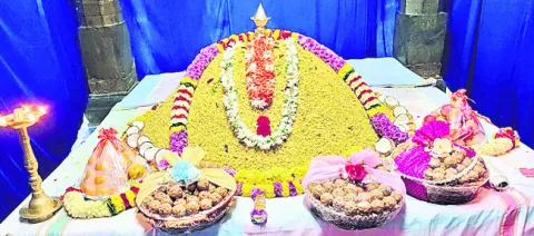  ● 108 కేజీల చిత్రాన్న నివేదన 