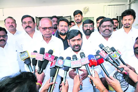 కేసీఆర్‌ను విమర్శించే స్థాయి సీఎంకు లేదు