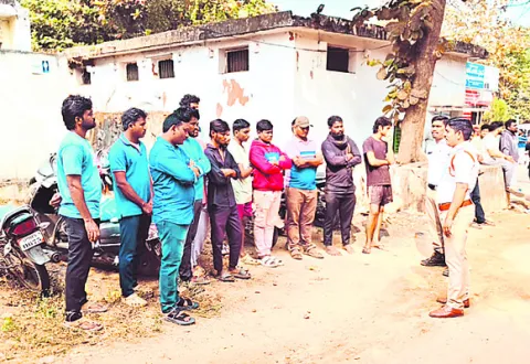 ఏడు ద్విచక్రవాహన యజమానులకు జరిమానా 