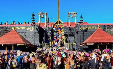 Devotees flocked to Sabarimala14
