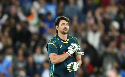 Tim David suffers hamstring injury scare during BBL4